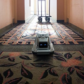 02_X1000_HotelCorridor_268x268px
