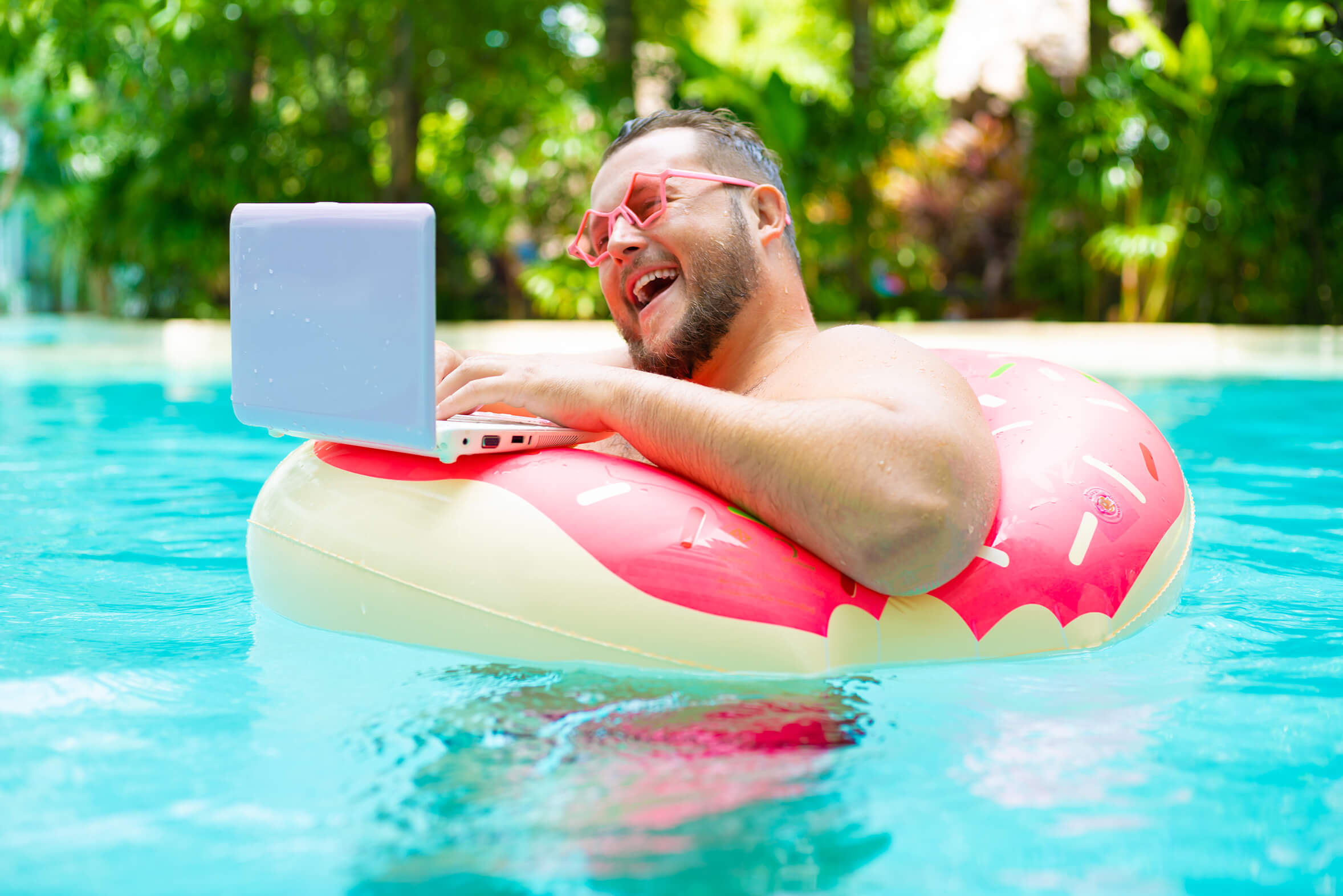 shutterstock_@-Den4is_1437745118_2356x1573px_komprimiert